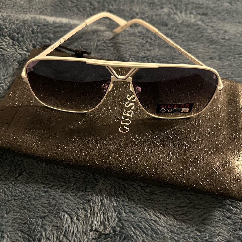 GUESS Unisex Sunglasses
